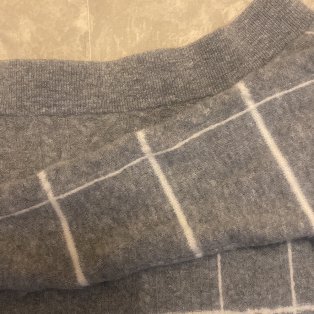 Sweater - Picture 6 of 7